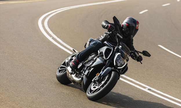 Diavel V4