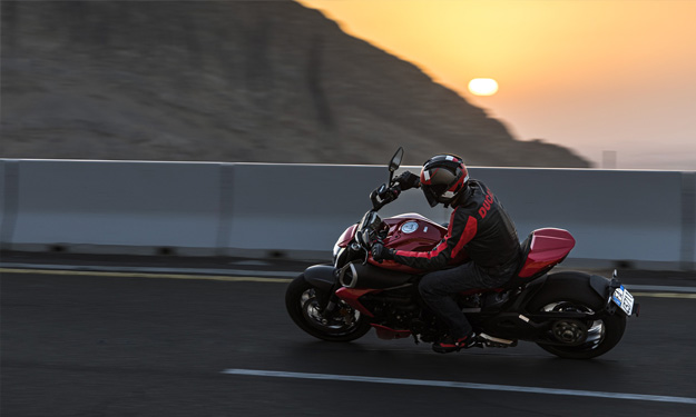 2025 Diavel V4 Price in Mumbai