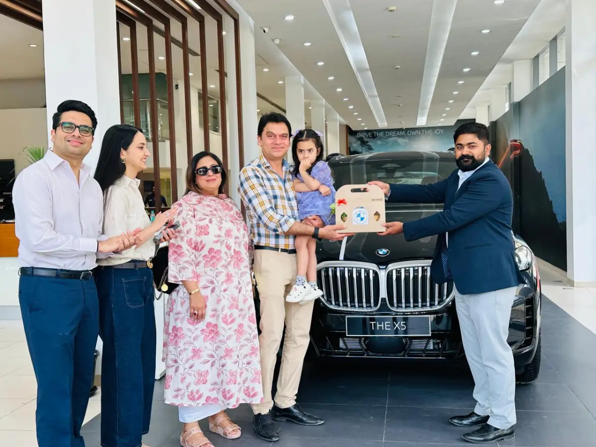 BMW Luxury Car Festive - BMW Infinity Cars