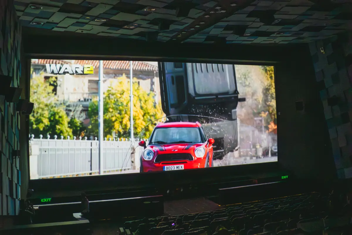 MINI Countryman Movie Feature War 2 - MINI Infinity Cars