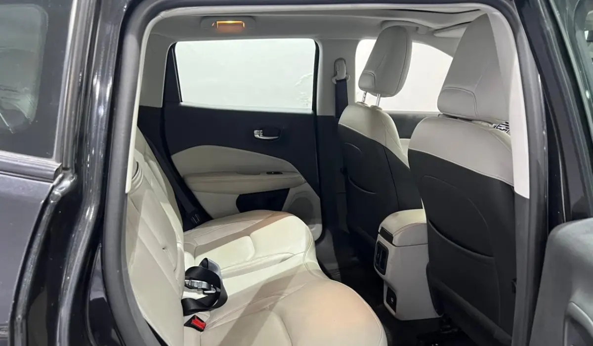 Jeep Compass Model S interior images