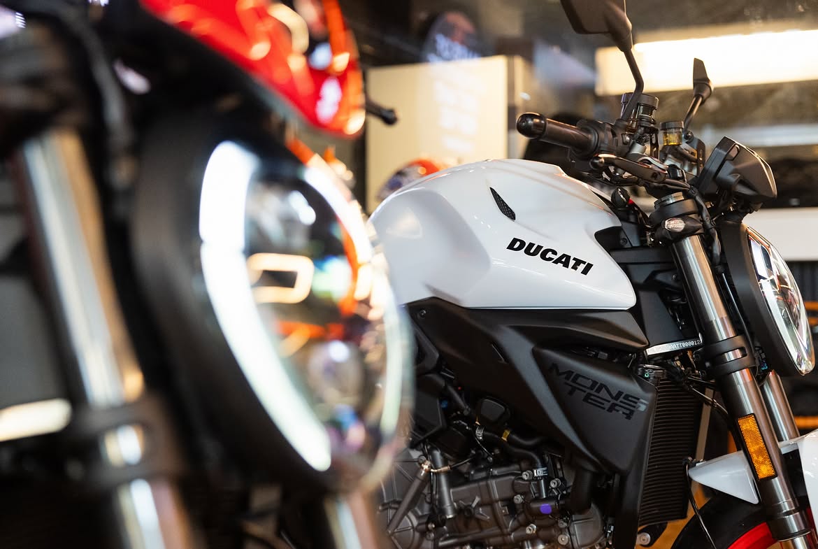 New Ducati Monster V2 Motorcycle - Ducati Infinity